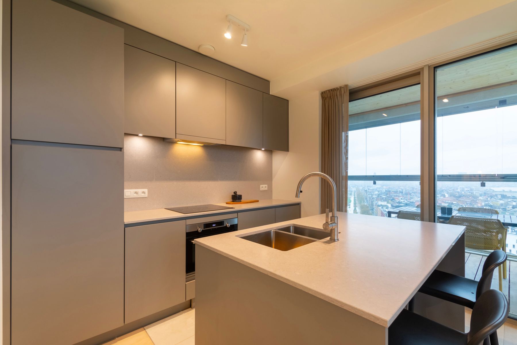 Lichtrijk 2 slpk app. met groot terras en zicht op park foto 9