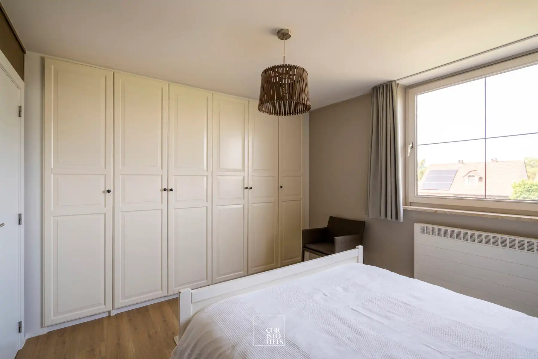 Stijlvol gerenoveerde vrijstaande woning met 3 slaapkamers en 2 badkamers op een perceel van 12a90ca!  foto 17