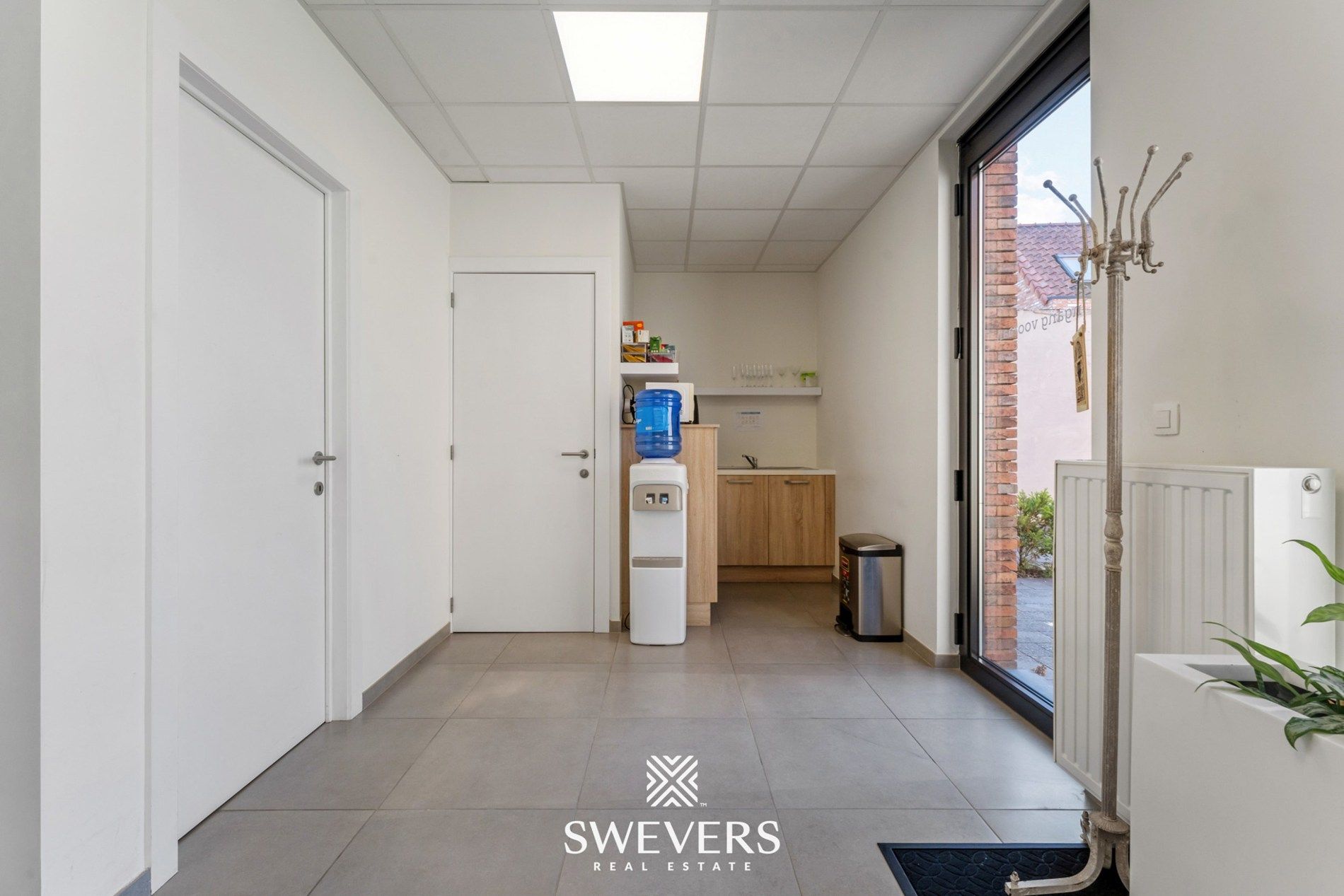 Instapklaar handelspand van 127 m² op toplocatie in Beringen foto 18