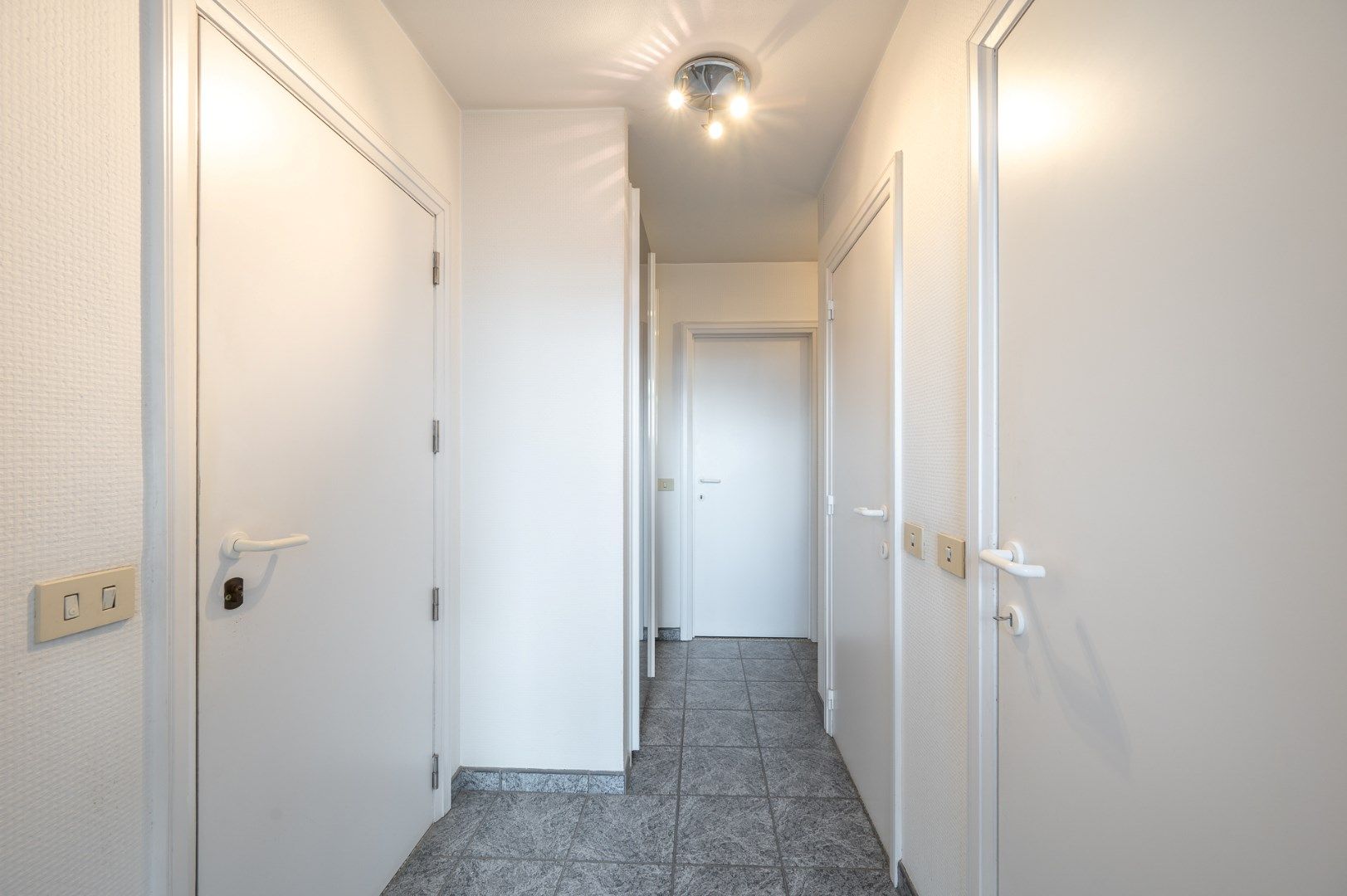 Ruim en zongericht appartement met 4 slaapkamers foto 6