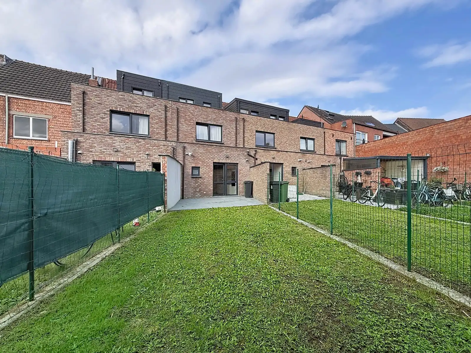 Instapklare gezinswoning met 4 SLPK, 3 Badkamers én Tuin! foto 23