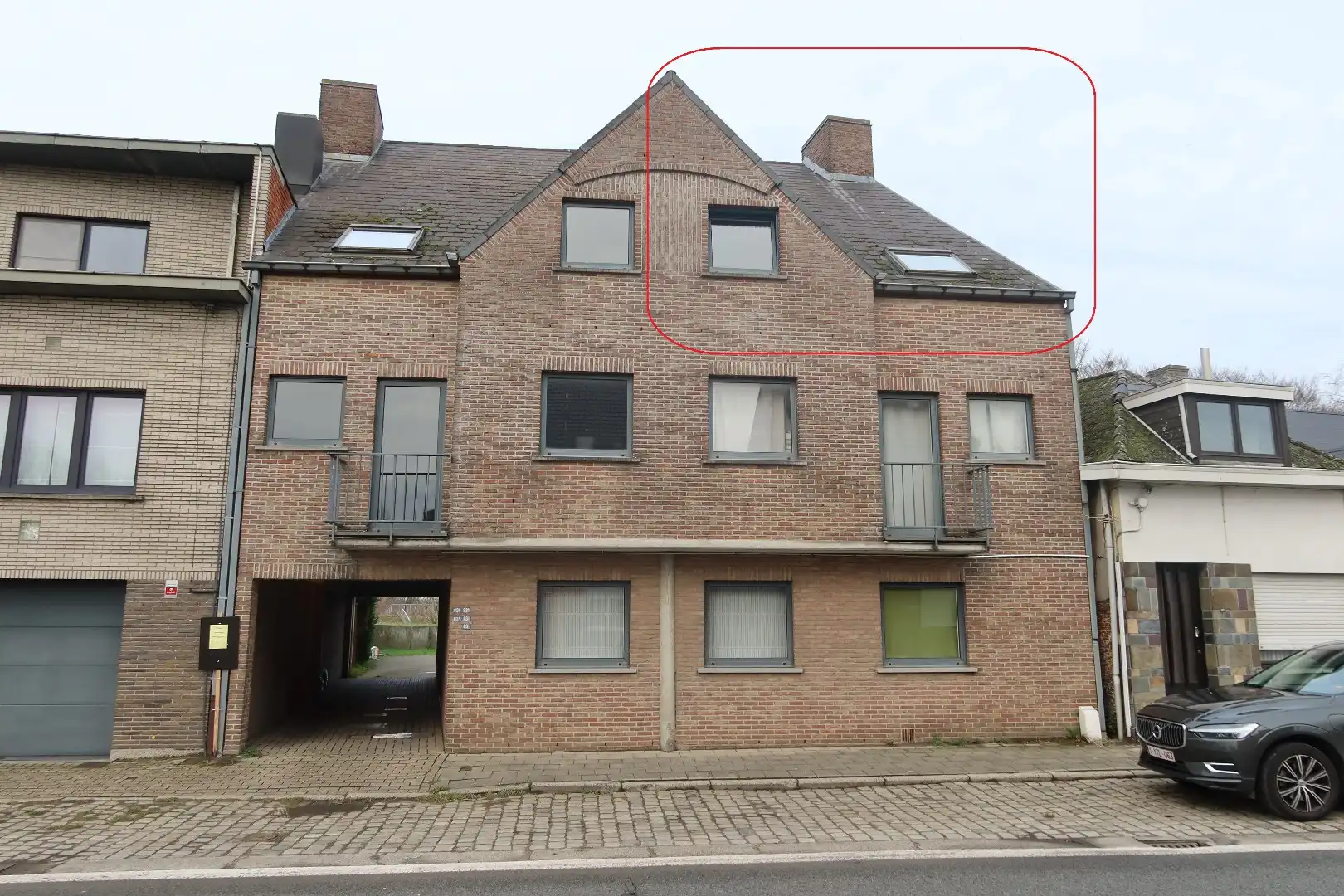 Gezellig dakappartement met 2 slk, terrasje en autostaanplaats foto {{pictureIndex}}