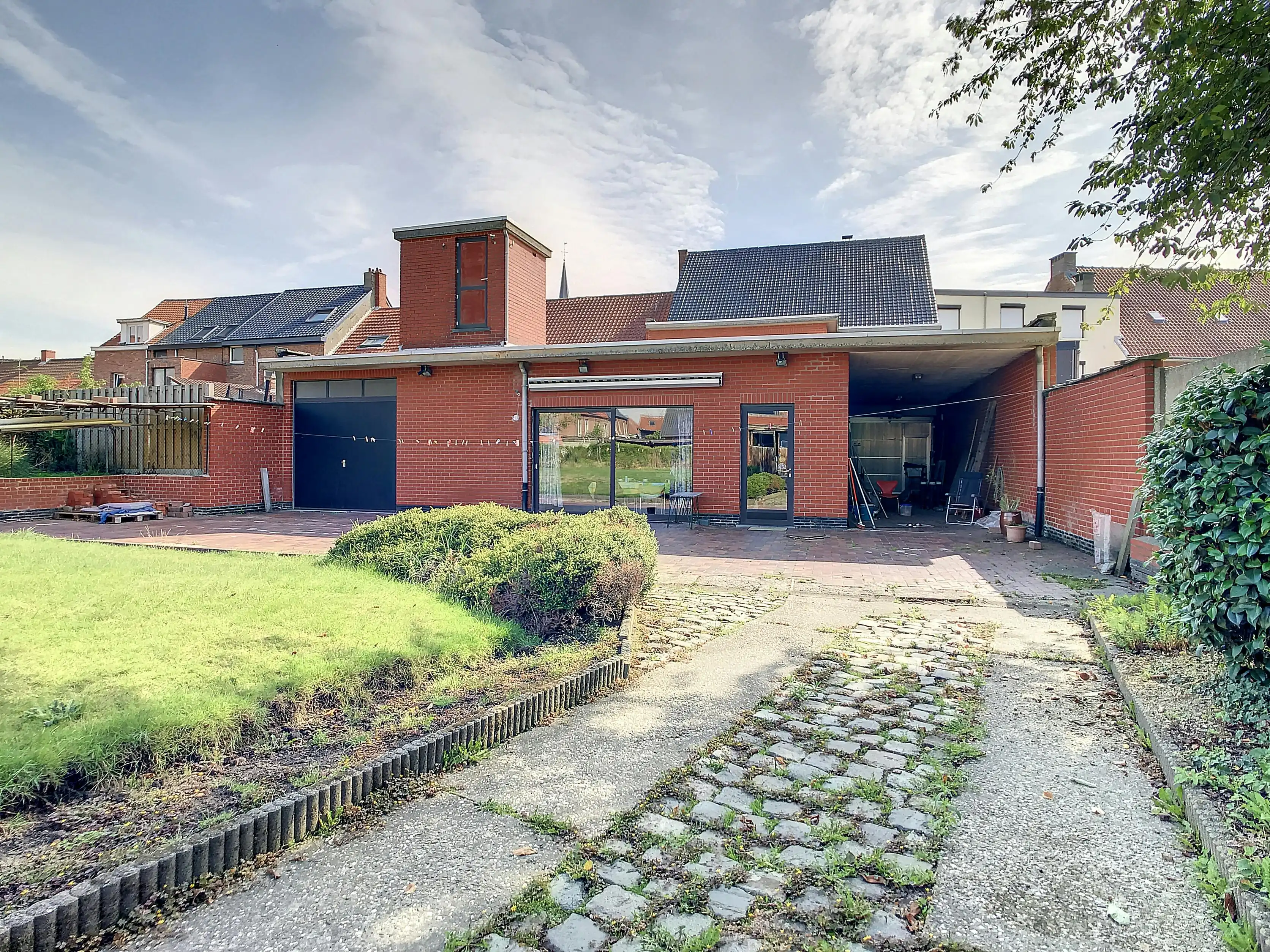 Te renoveren handelspand met appartement en tuin in Bazel foto 2