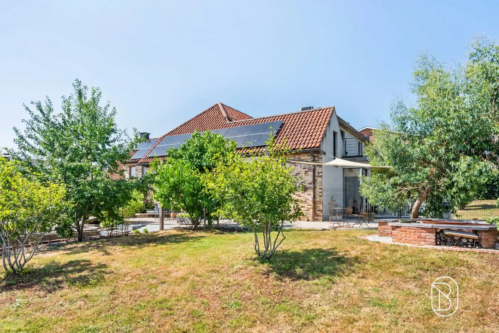 Ruime karakterwoning met 4 slk, grote tuin en charme. foto 5