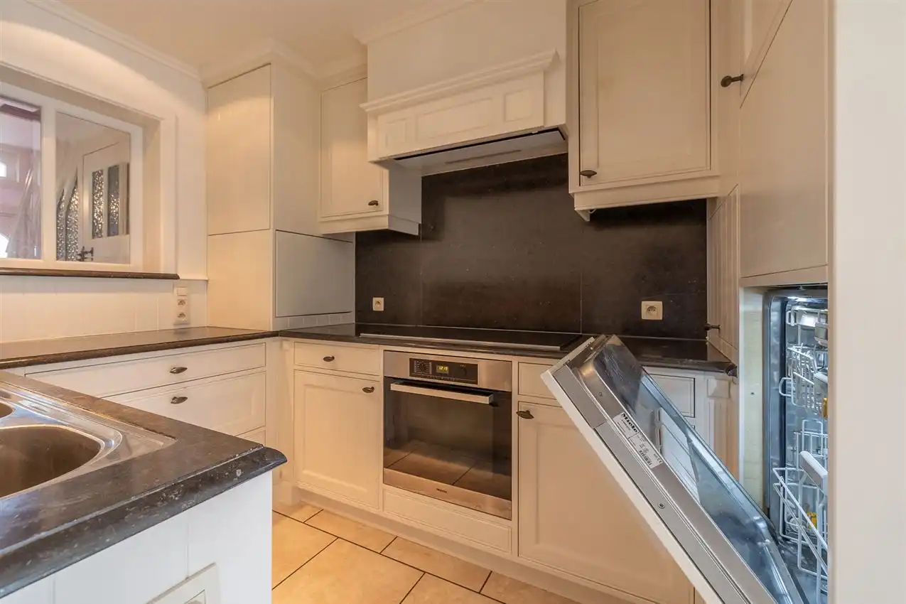 Stadswoning met drie slpk en tuintje op gunstige locatie foto 6