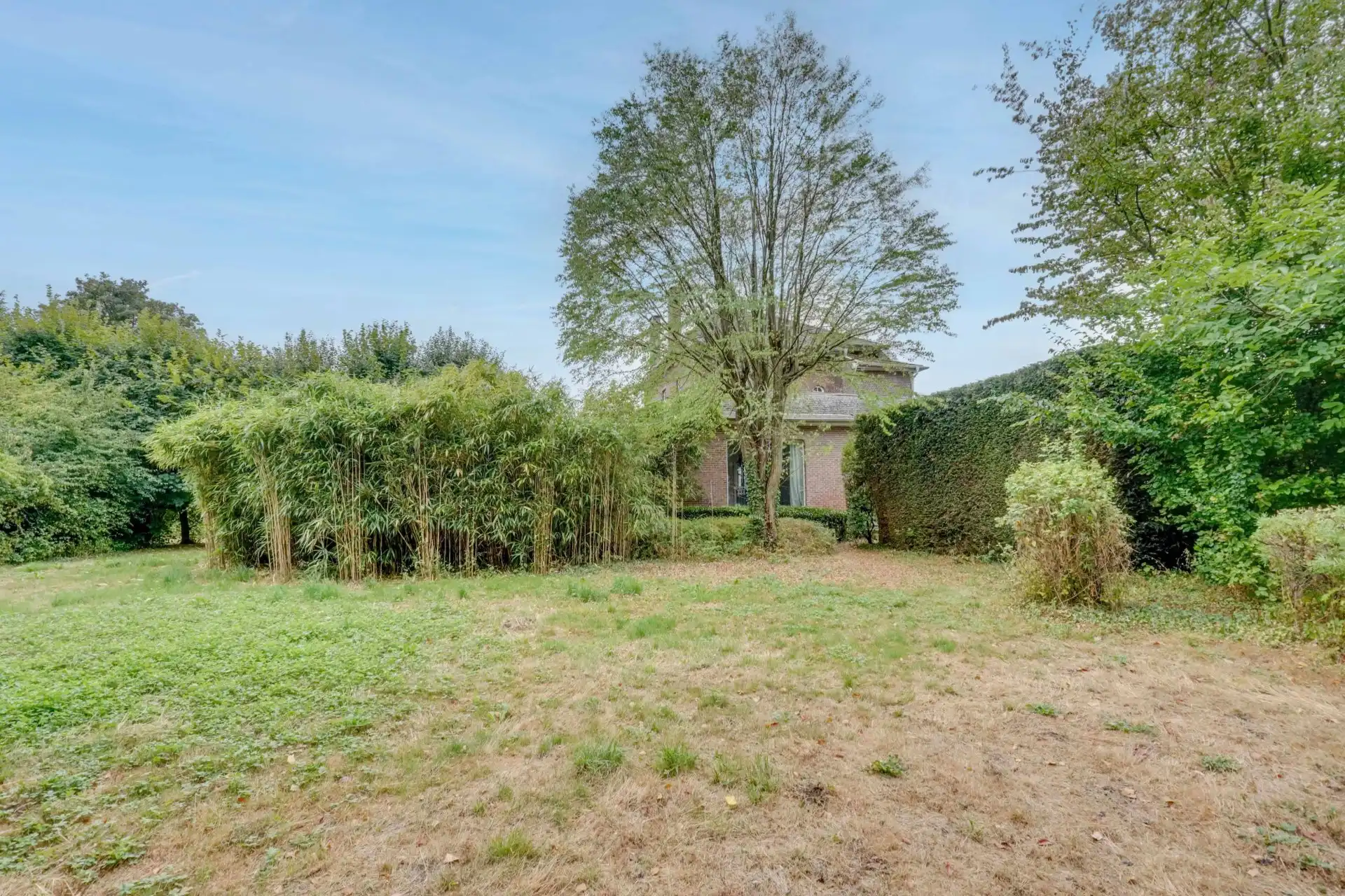 Statig landhuis in klassieke stijl met Wirtz-tuin foto 22
