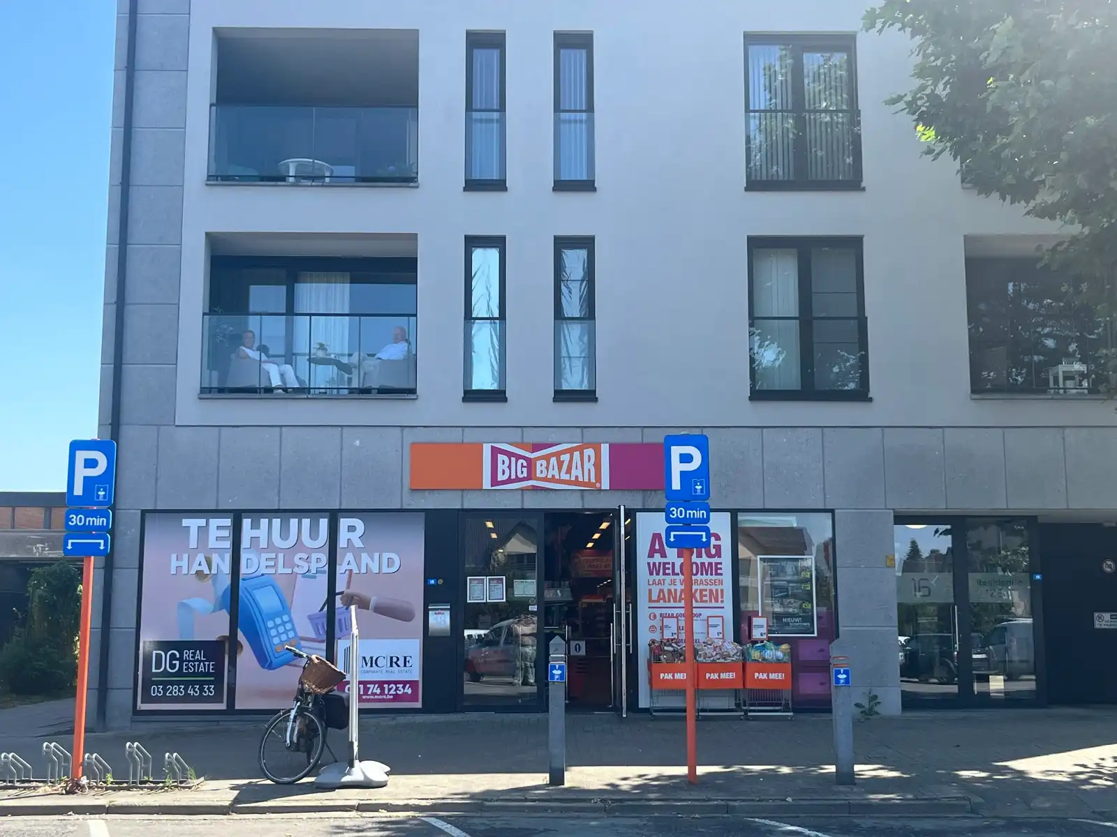 Handelsgelijkvloers te huur – Centrum Lanaken foto 3