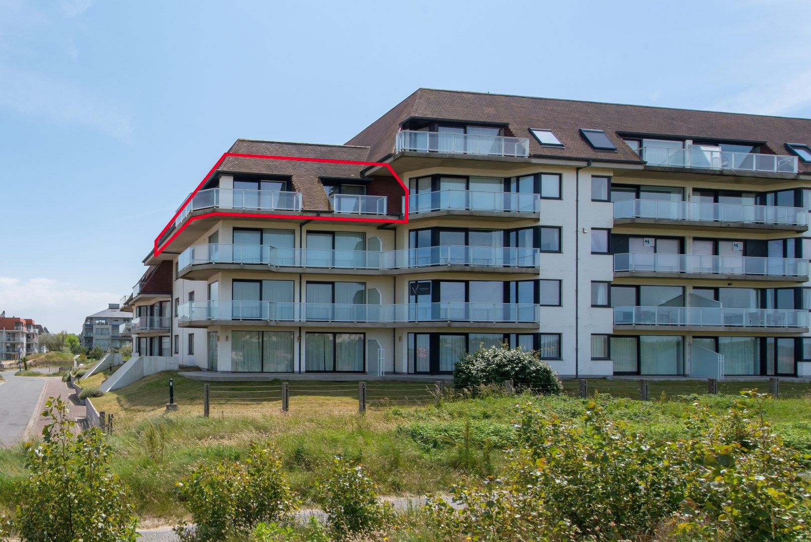 Luxueuze penthouse met drie slaapkamers en frontaal zeezicht in Res. Eden Beach foto 1