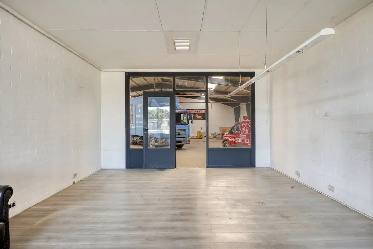 Magazijn met woonst en burelen in Adegem (Maldegem) foto 7