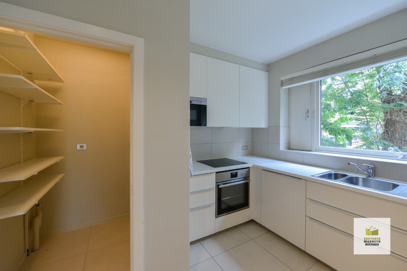 Gerenoveerd 3slpk appartement met 3 terrassen en ondergrondse staanplaats te centrum Brugge foto 18
