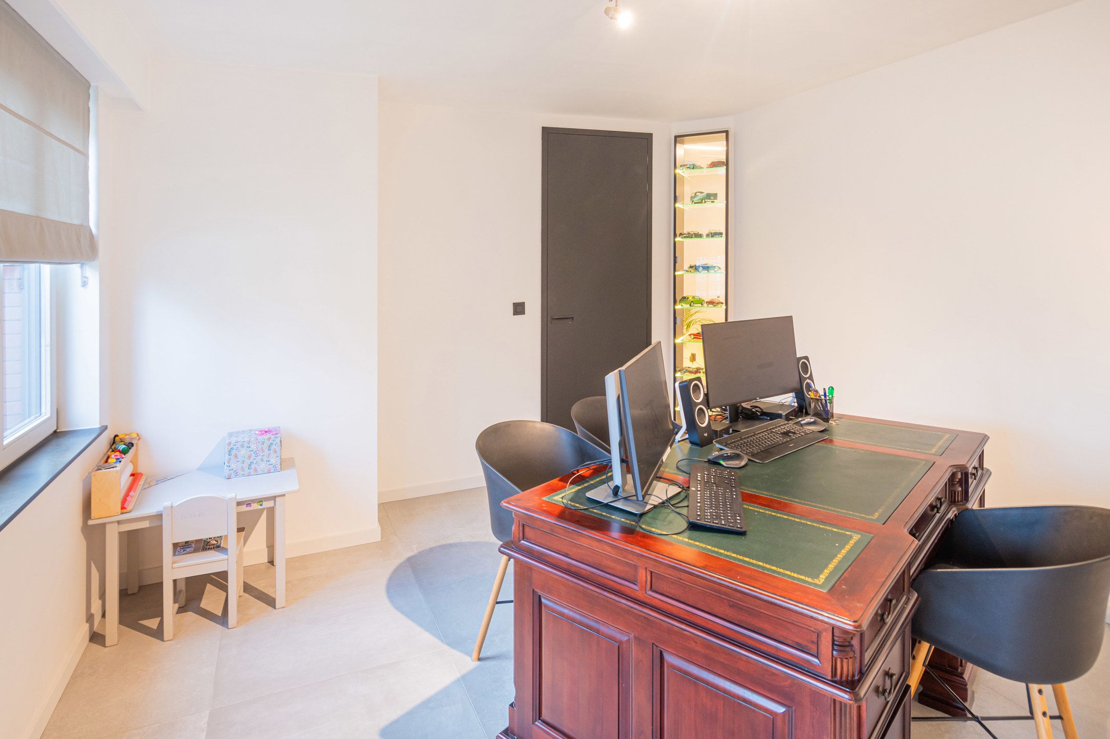 Moderne HOB met 4 (mogelijk 5) kamers en dubbele garage foto 10