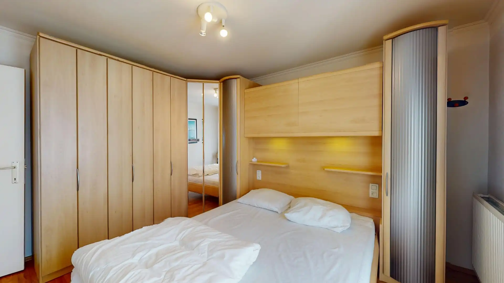 Mooi hoekappartement met frontaal zeezicht op de zeedijk in Heist foto 16