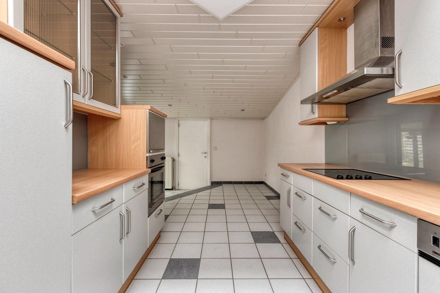 Halfopen gezinswoning met drie slaapkamers (mogelijkheid tot 4), grote tuin en zonnepanelen! foto 13