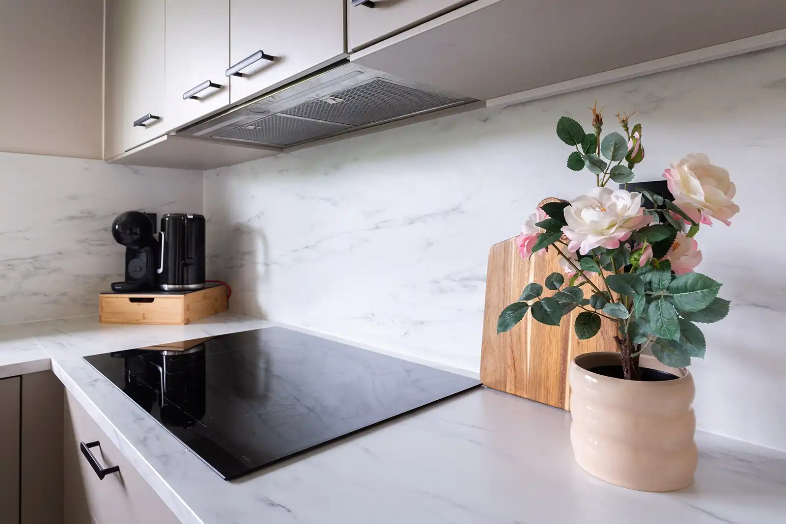 Ruim, gerenoveerd gelijkvloersappartement met garagebox! foto 10
