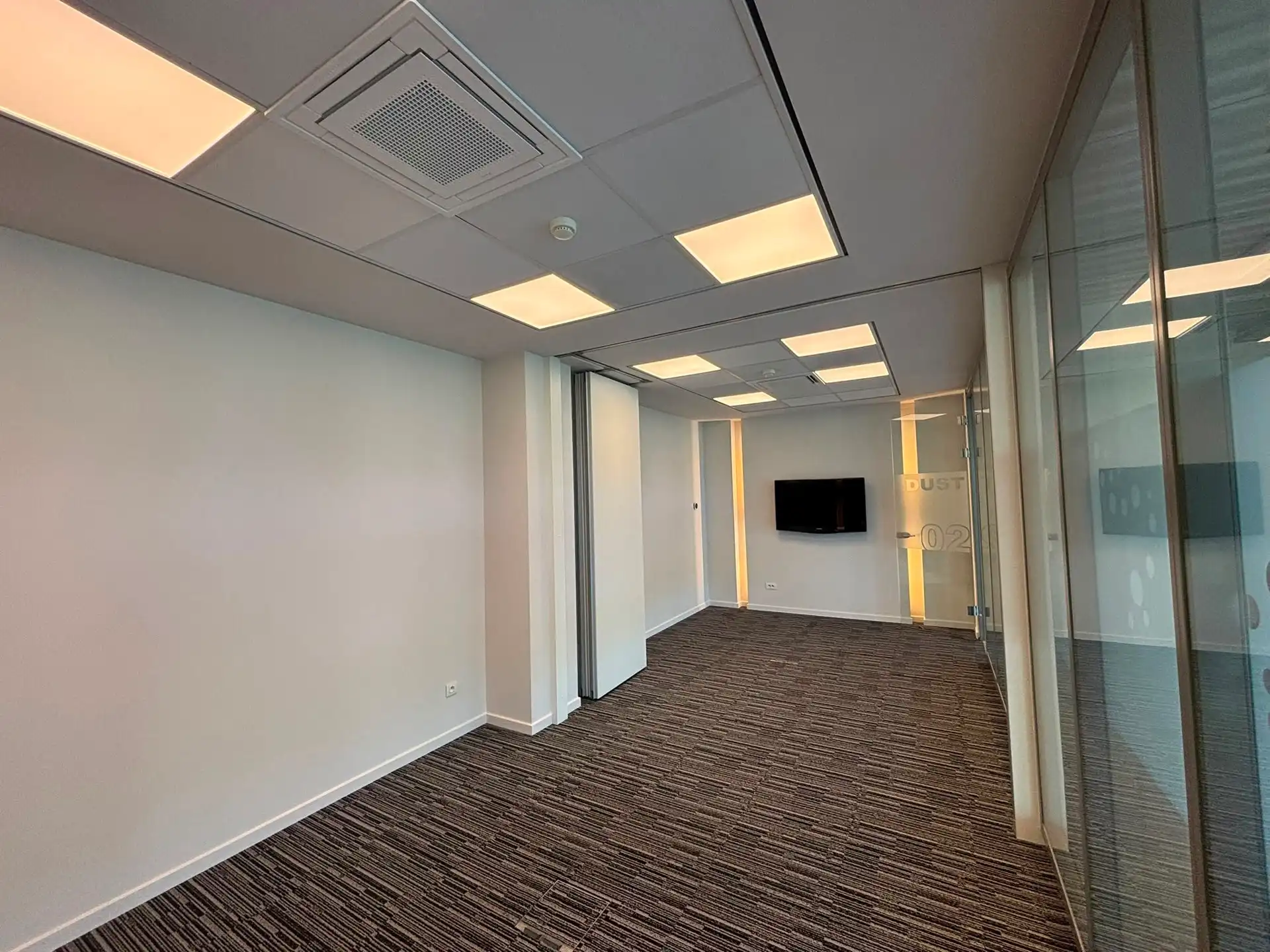 Te Huur : Kantoor/showroom foto 4