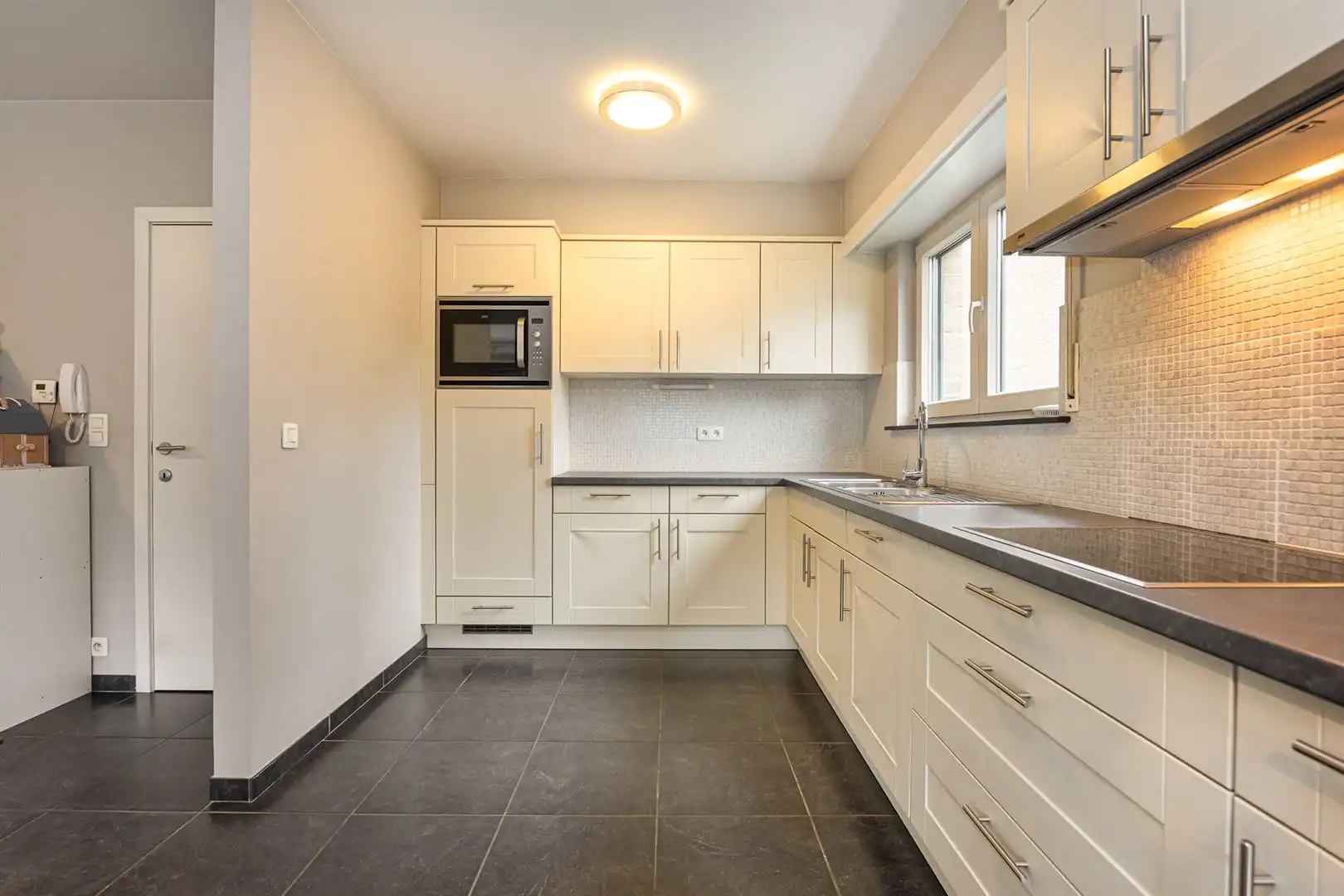 Ruim & licht appartement met zuidwest tuin. foto 11