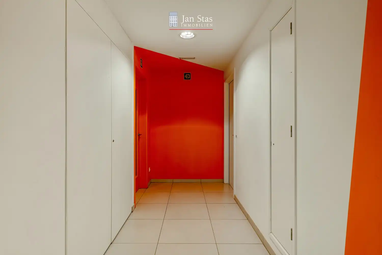 Gemeubelde studentenkamer met eigen sanitair in de recente en luxueuze Residentie DE FLINT te centrum Leuven! foto 4