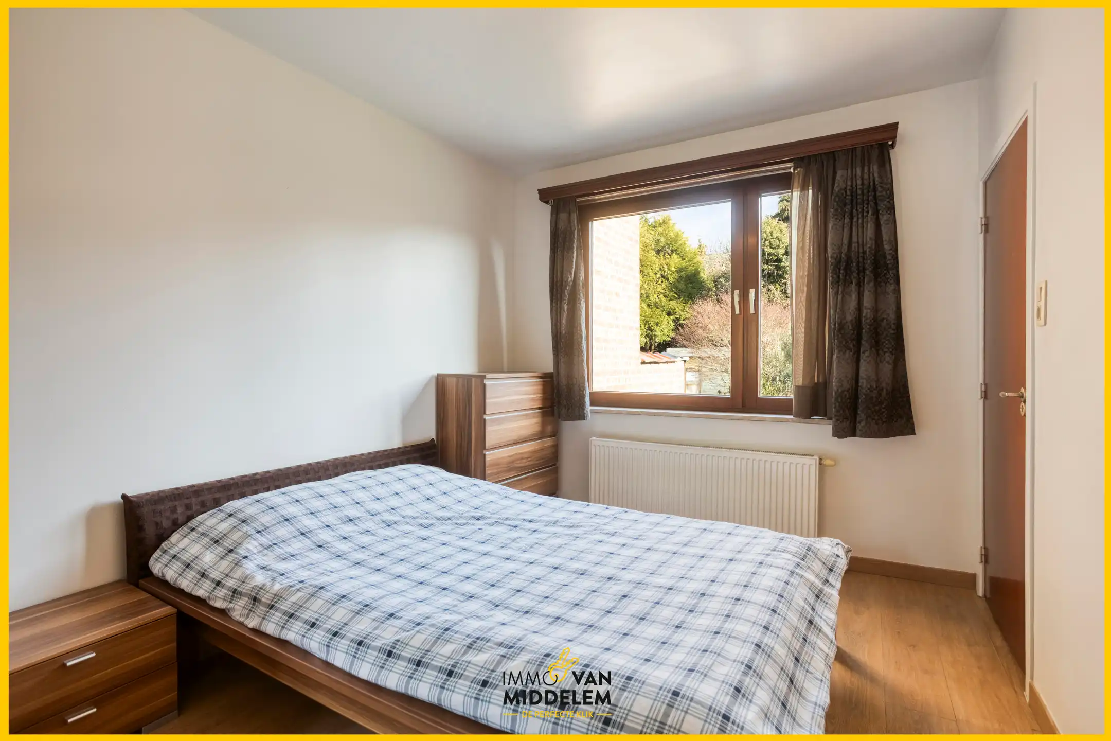 GERENOVEERDE BEL-ÉTAGE MET 3 SLAAPKAMERS EN TUIN foto 9