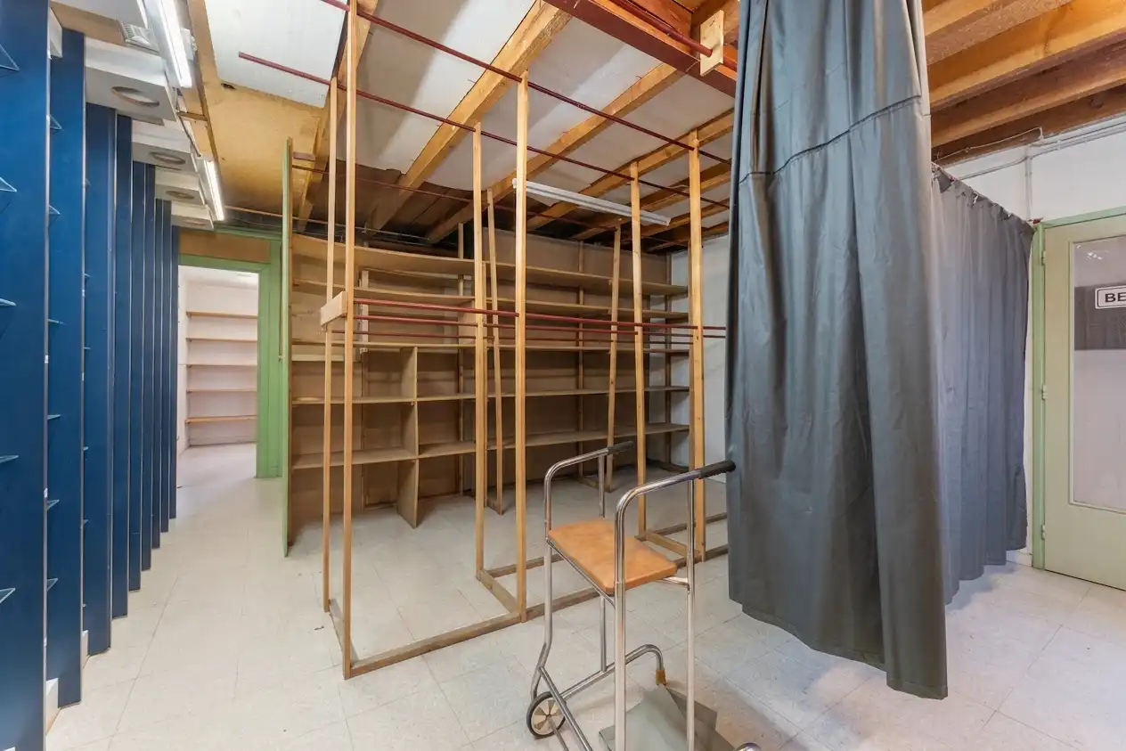 Unieke handelswoning met uitstekend draaiende winkel in centrum Beveren! foto 20