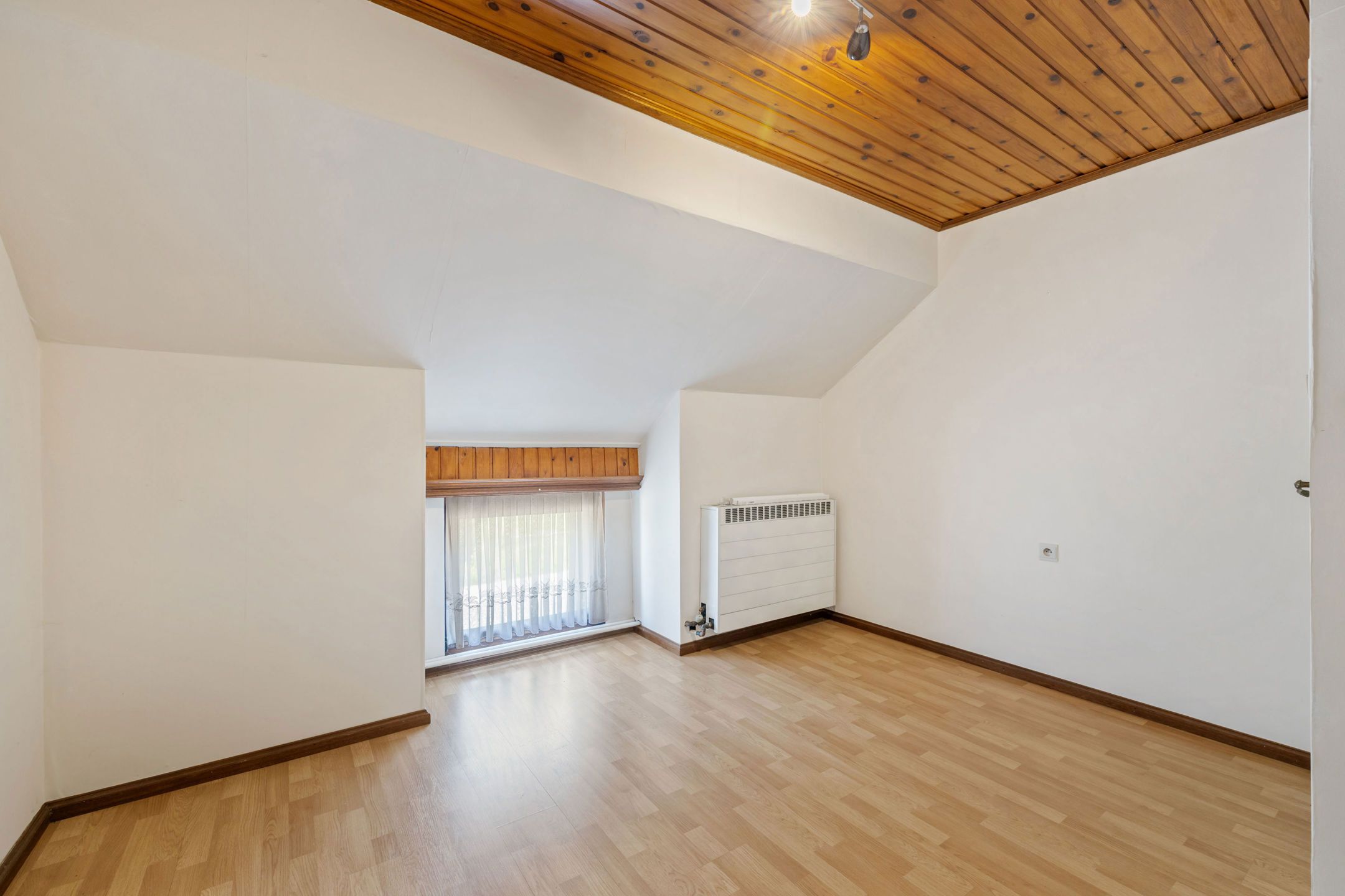 Ruime woning met garage + atelier + (bouw) grond op 9a 30ca foto 18
