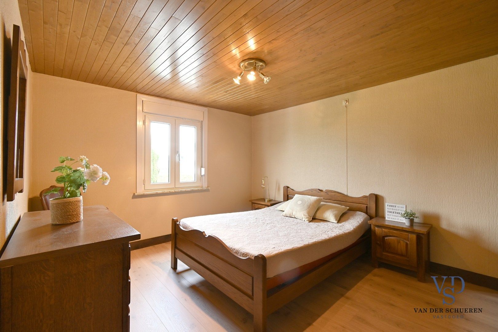 Te renoveren woning met uniek uitzicht op de omliggende akkers foto 19