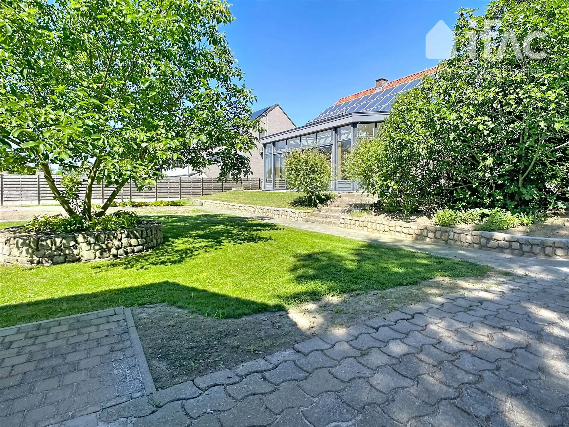 Heel ruime woning met 4 slpks, leefveranda, 54 zonnepanelen foto 5