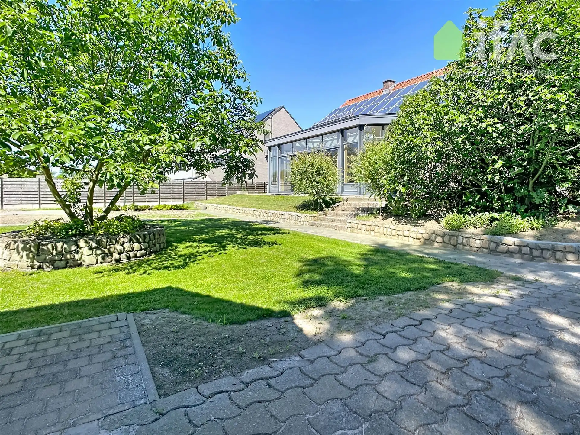 Heel ruime woning met 4 slpks, leefveranda, 54 zonnepanelen foto 5