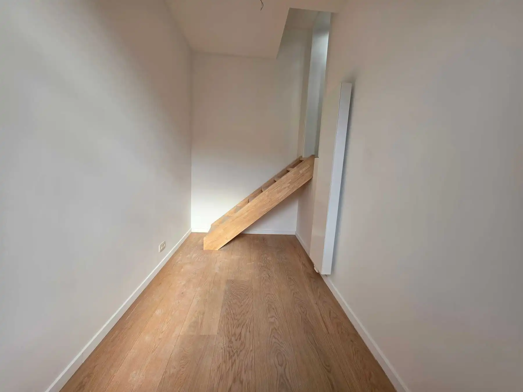 Volledig gerenoveerd appartement met 1 slaapkamer, balkon en terras nabij Zurenborg foto 7