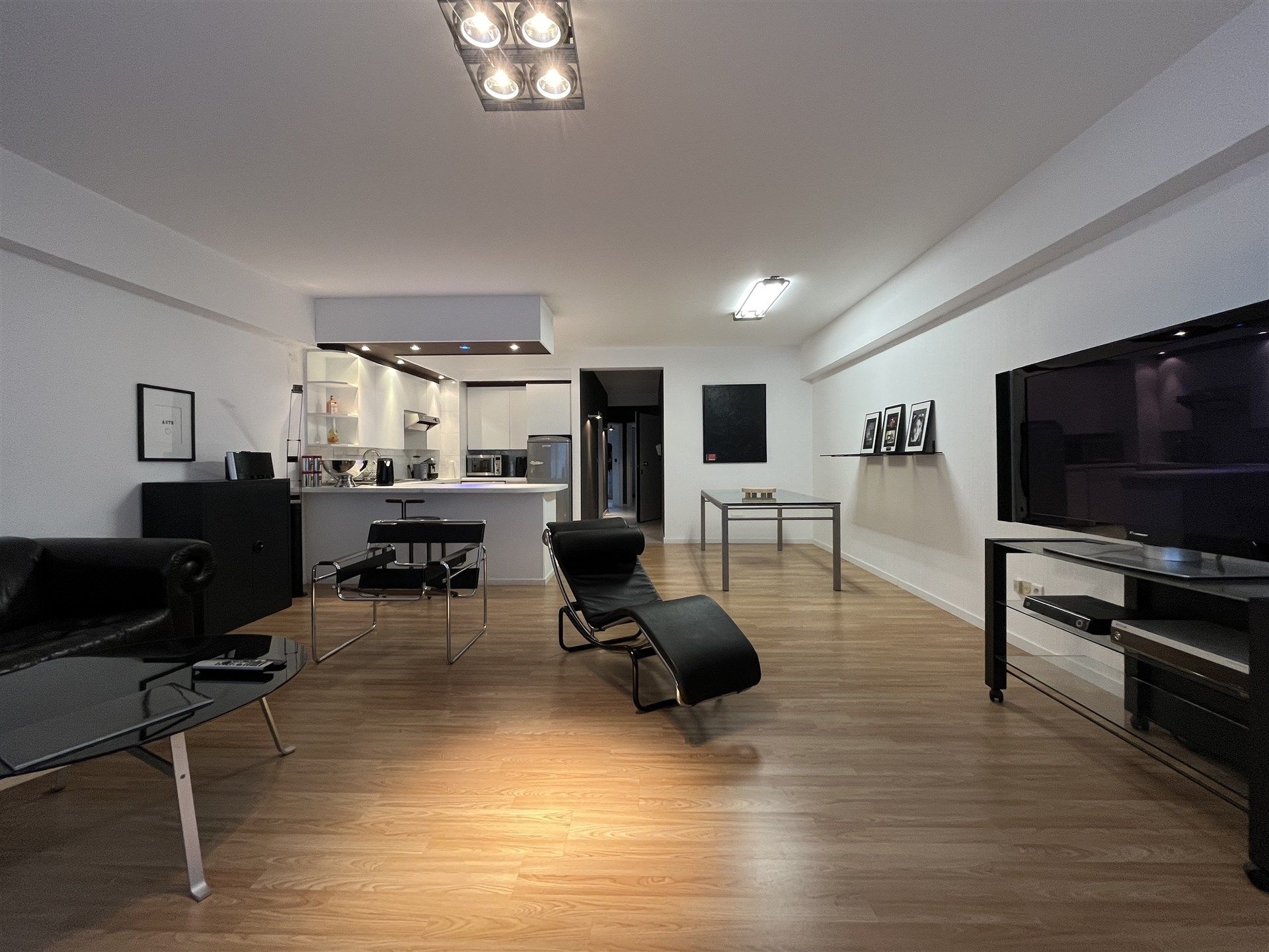 Appartement met terras op zeer gunstige locactie!  foto 2