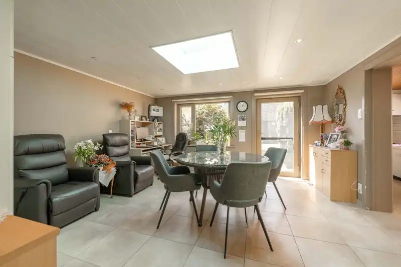 🏡 Gezinswoning met ruime garage en tuin TE KOOP in Meulebeke! foto 8