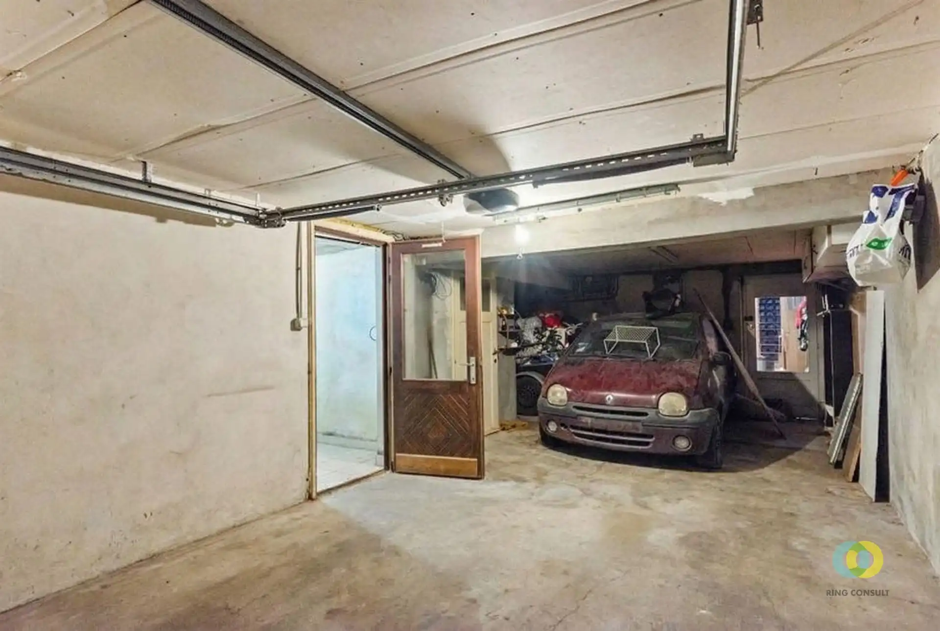Ruime te renoveren woning met tuin en garage foto 16
