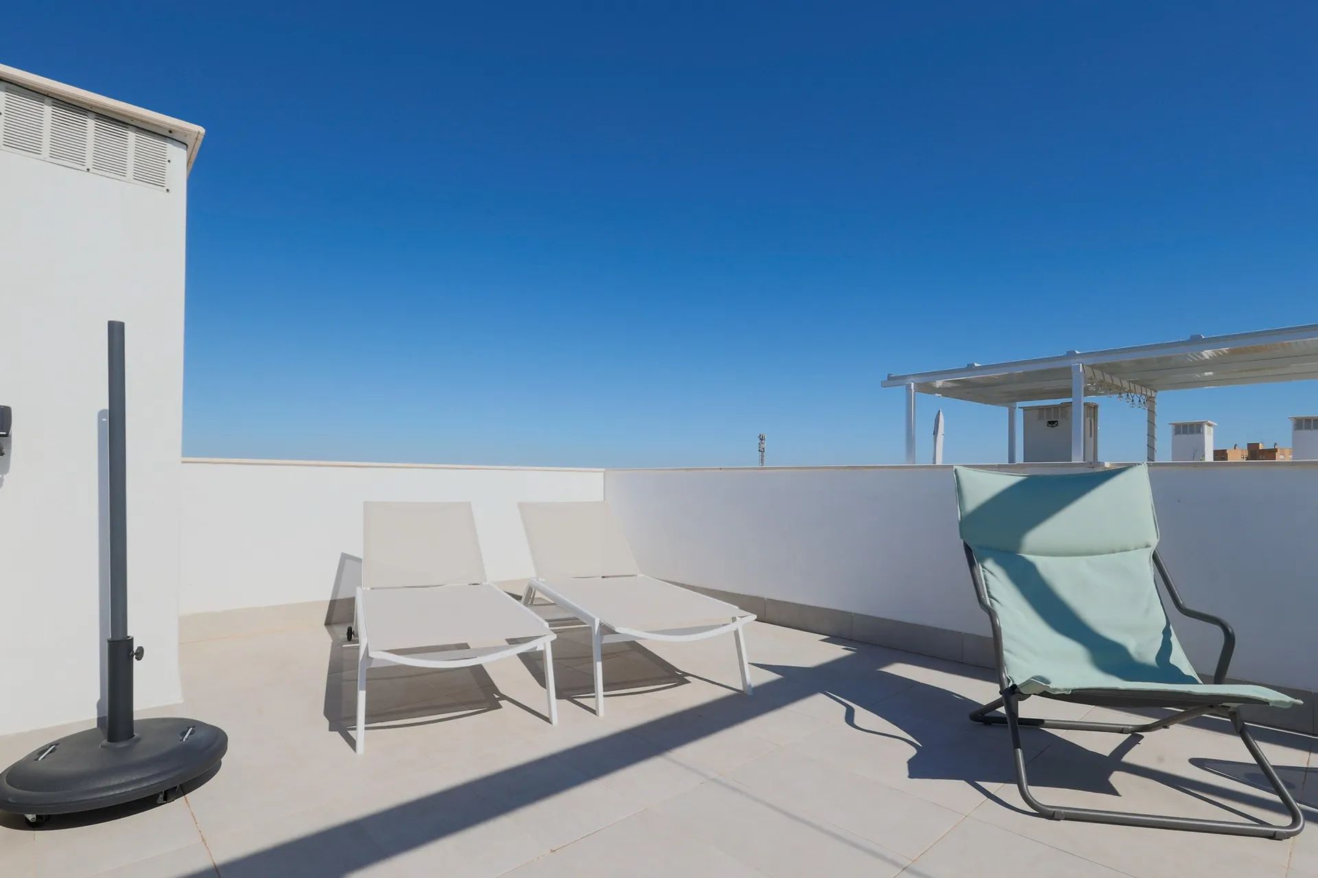 Direct genieten: instapklaar penthouse op toplocatie aan de kust foto 34