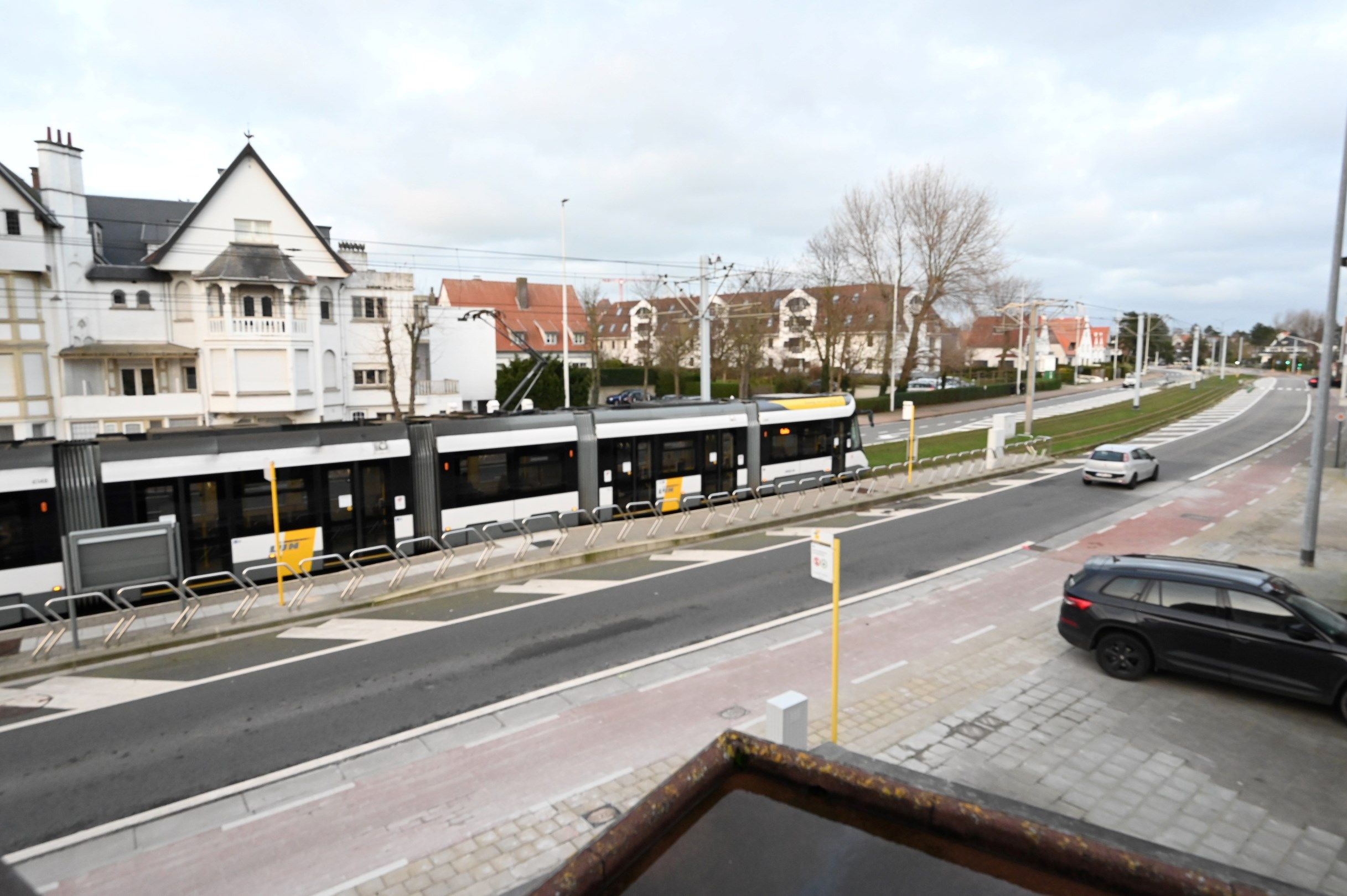 Alleenstaande charmante villa met 6 slaapkamers gelegen midden in het hartje van Duinberge foto 21