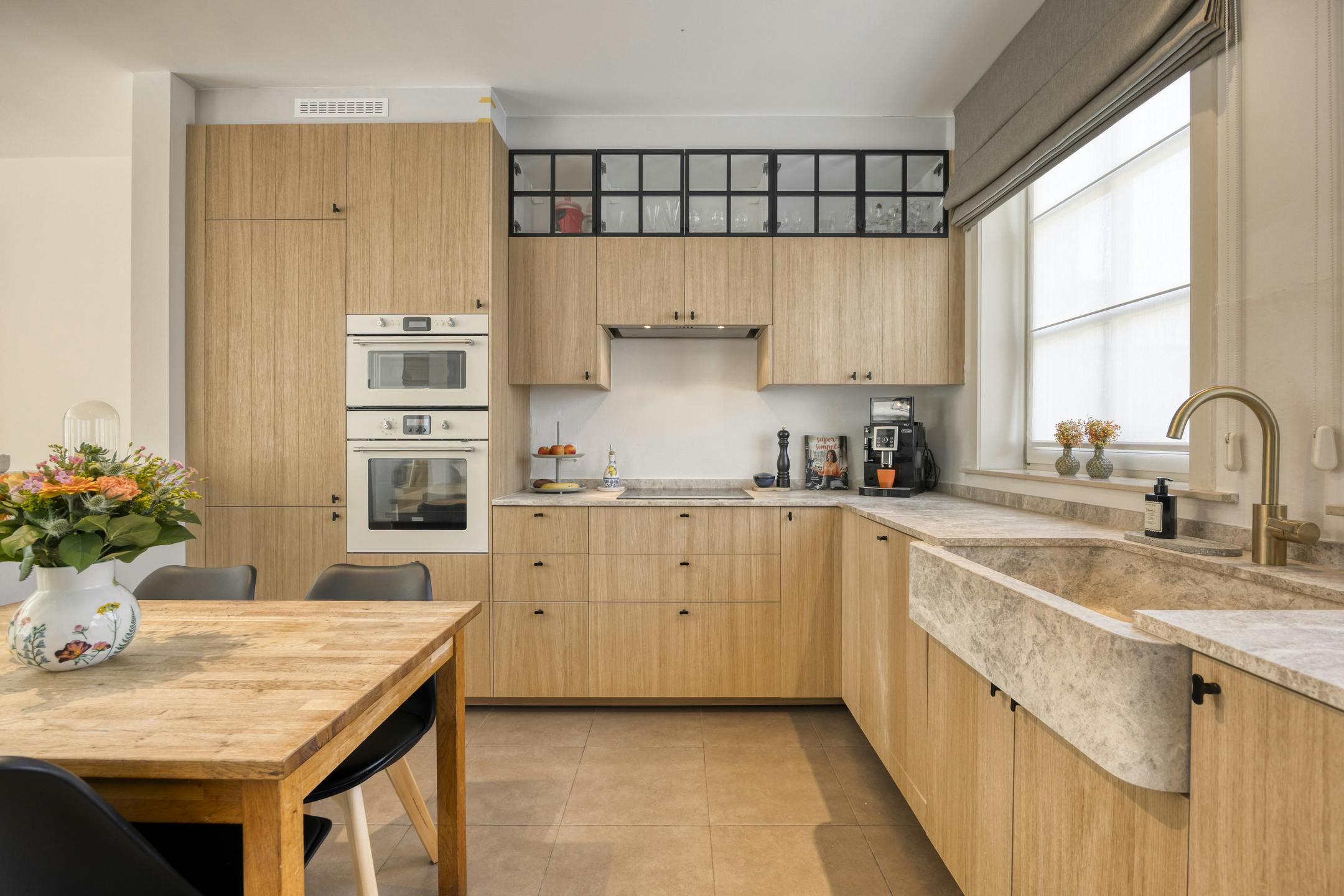 Recent halfopen huis met 4 kamers te koop in Deerlijk foto {{pictureIndex}}