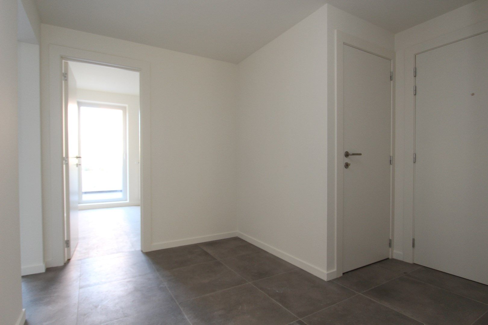 INSTAPKLAAR APPARTEMENT MET 3 SLAAPKAMERS EN GROOT TERRAS - 6% BTW mogelijk! foto 9