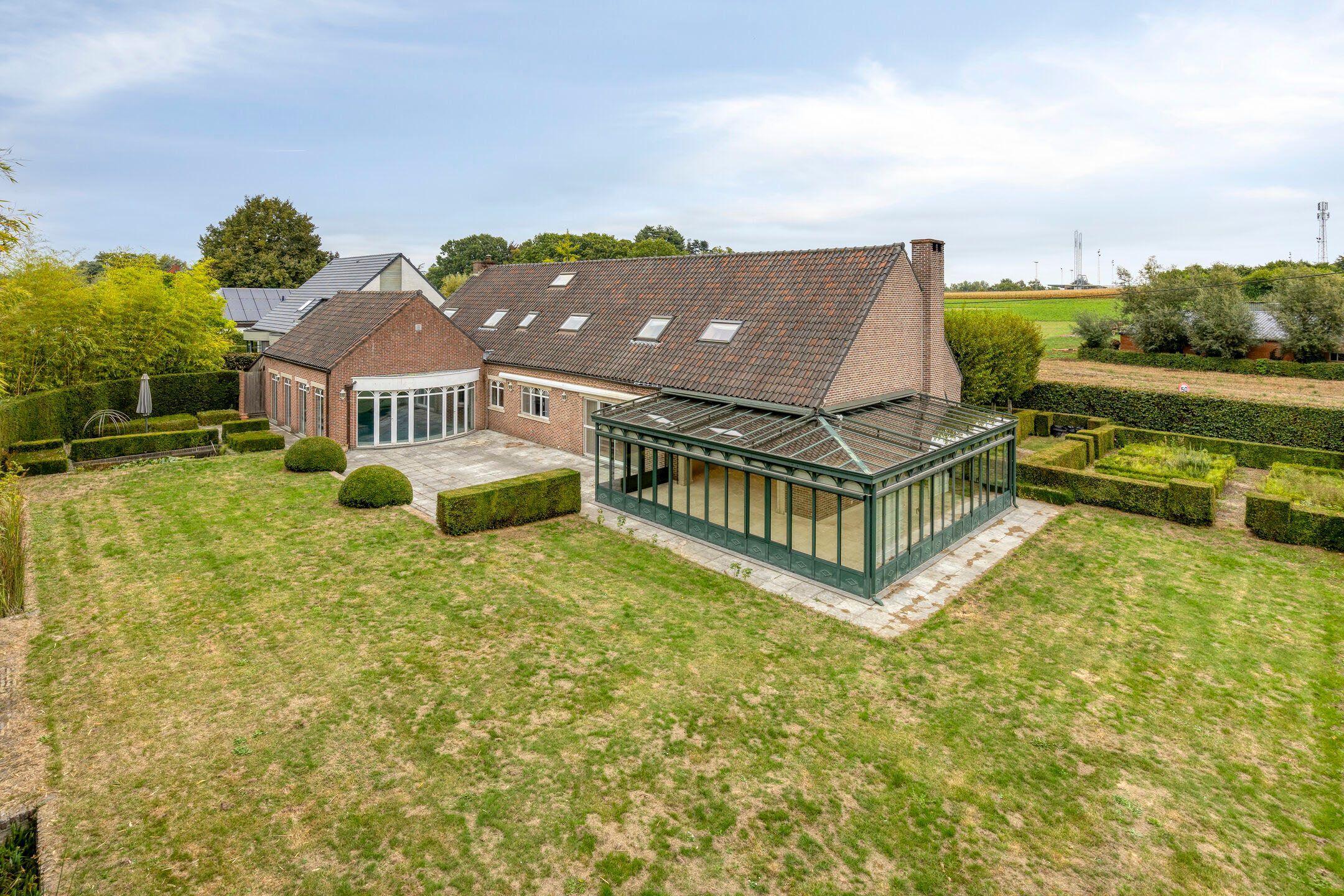 Klassevolle villa: wonen in een oase van ruimte en rust foto 29