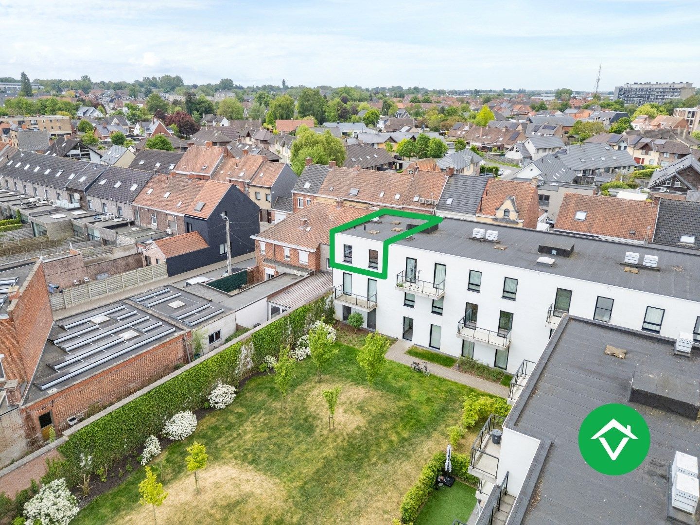 Recent, instapklaar appartement met één slaapkamer, ruim terras en autostaanplaats te Roeselare foto 24