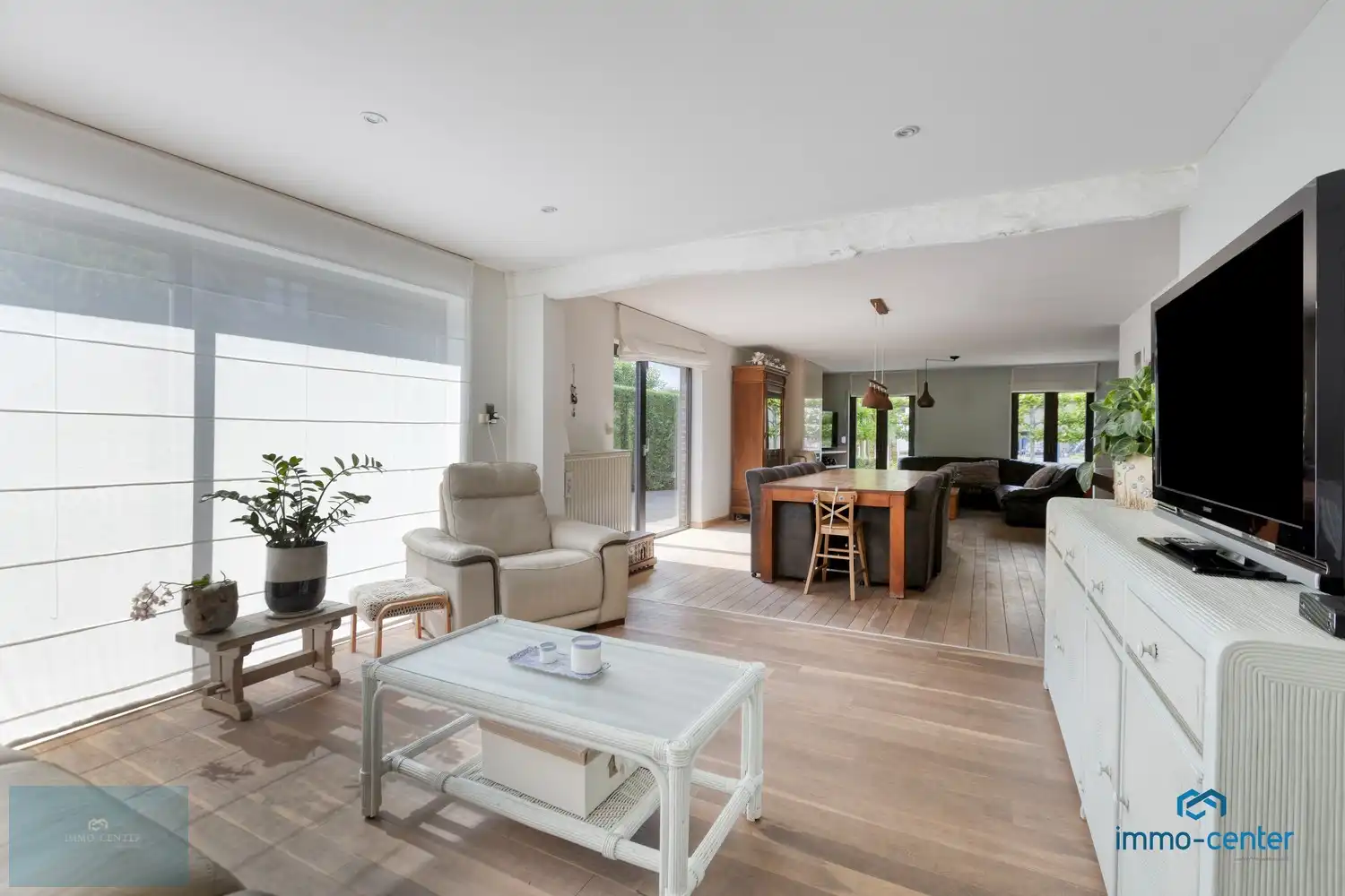Instapklare vrijstaande woning met 4 slaapkamers en prachtige tuin foto 11