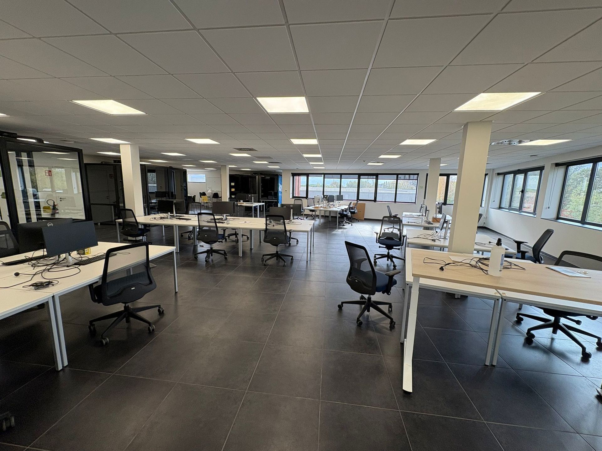 Instapklare Kantoooruimte 491 m² nabij R4 te huur foto 6