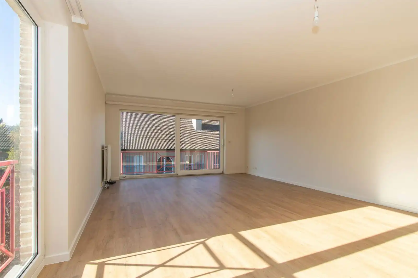 Twee slaapkamer appartement met garage foto 3