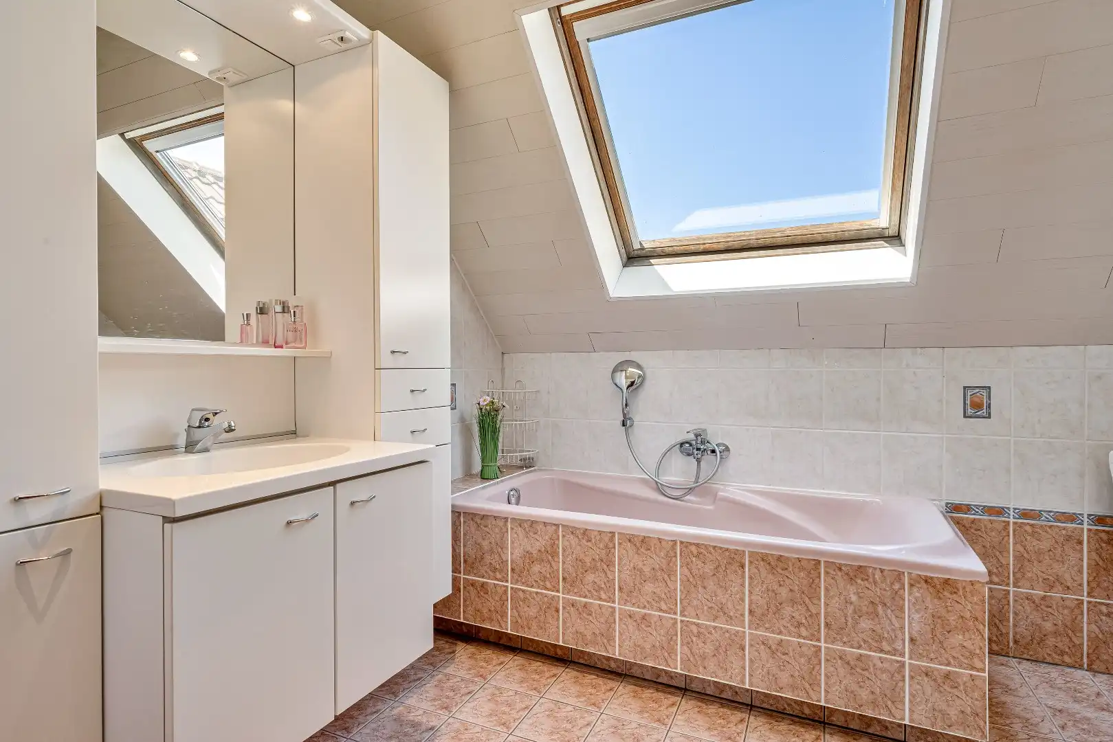 Ruime gezinswoning met weide op 7065m² foto 16