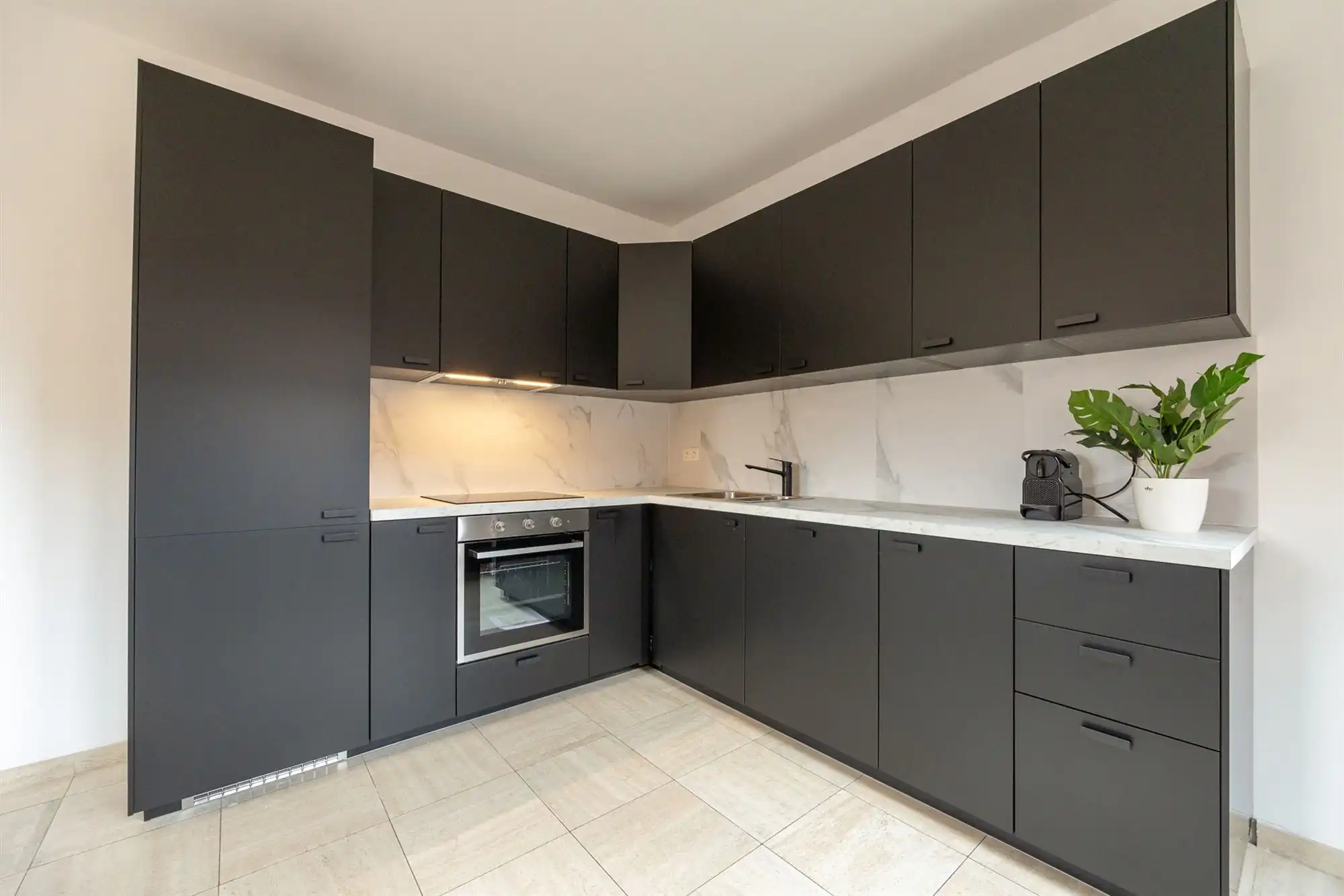 Gezinswoning woning met drie slaapkamers en tuin foto 8