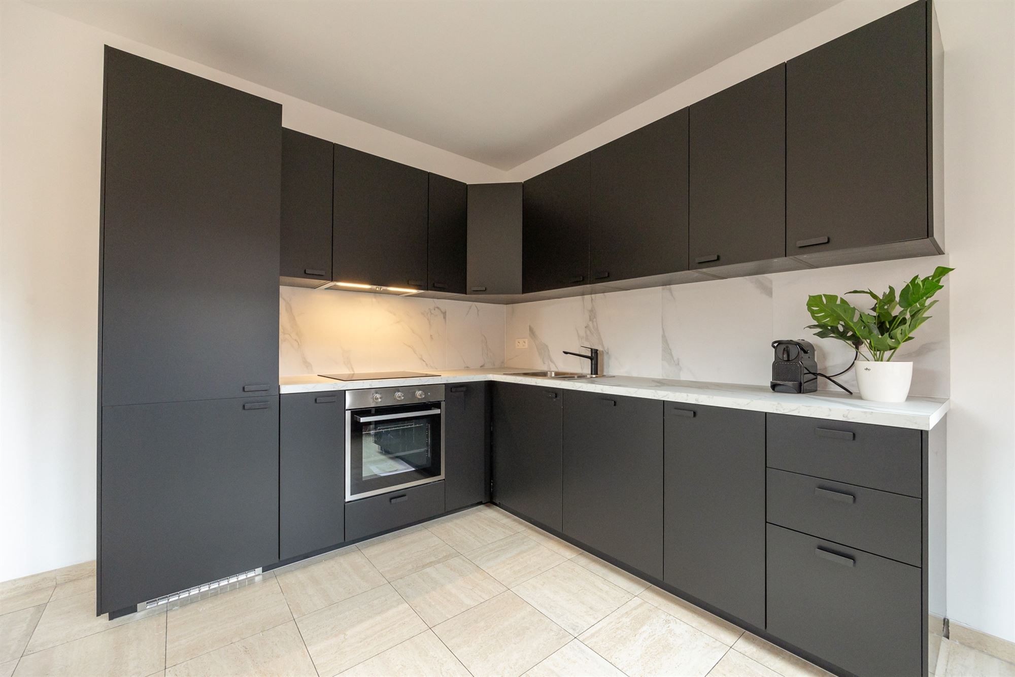 Gezinswoning woning met drie slaapkamers en tuin foto 8