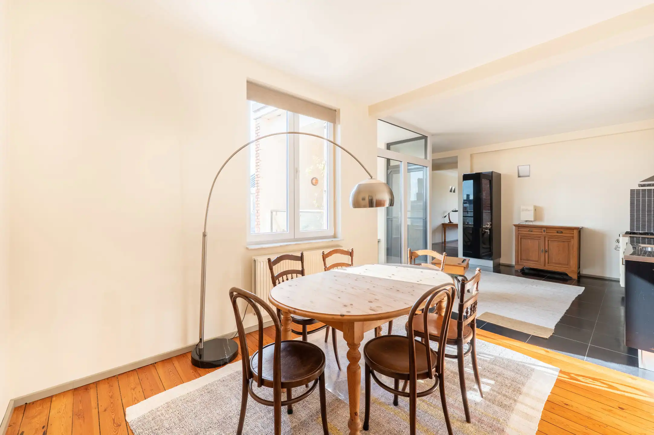 Charmant lichtrijk appartement met terras foto 3