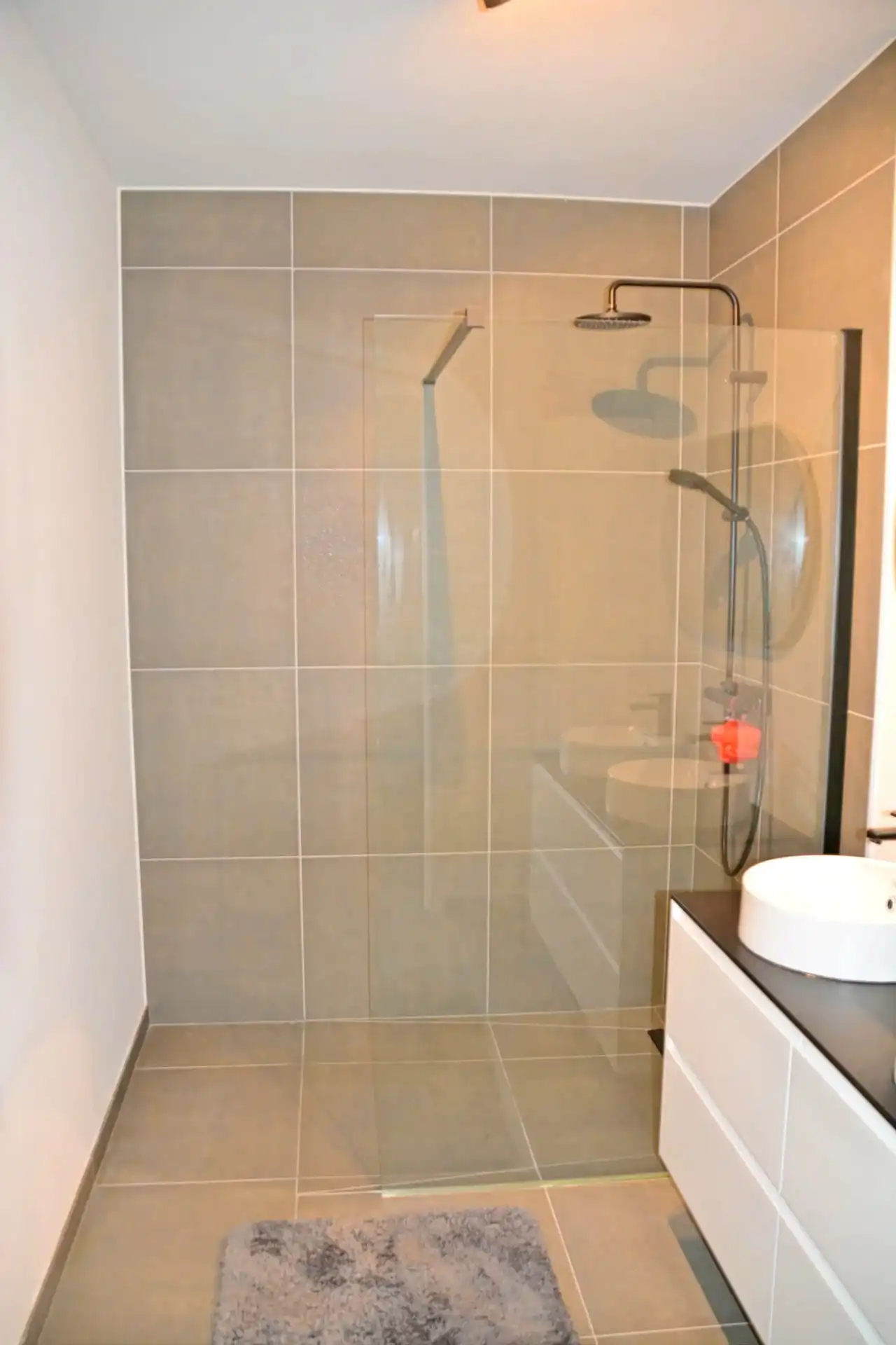 STIJLVOLLE ENERGIEZUINIGE NIEUWBOUWWONING MET 3 SLPK  IN CENTRUM LANAKEN ! foto 18