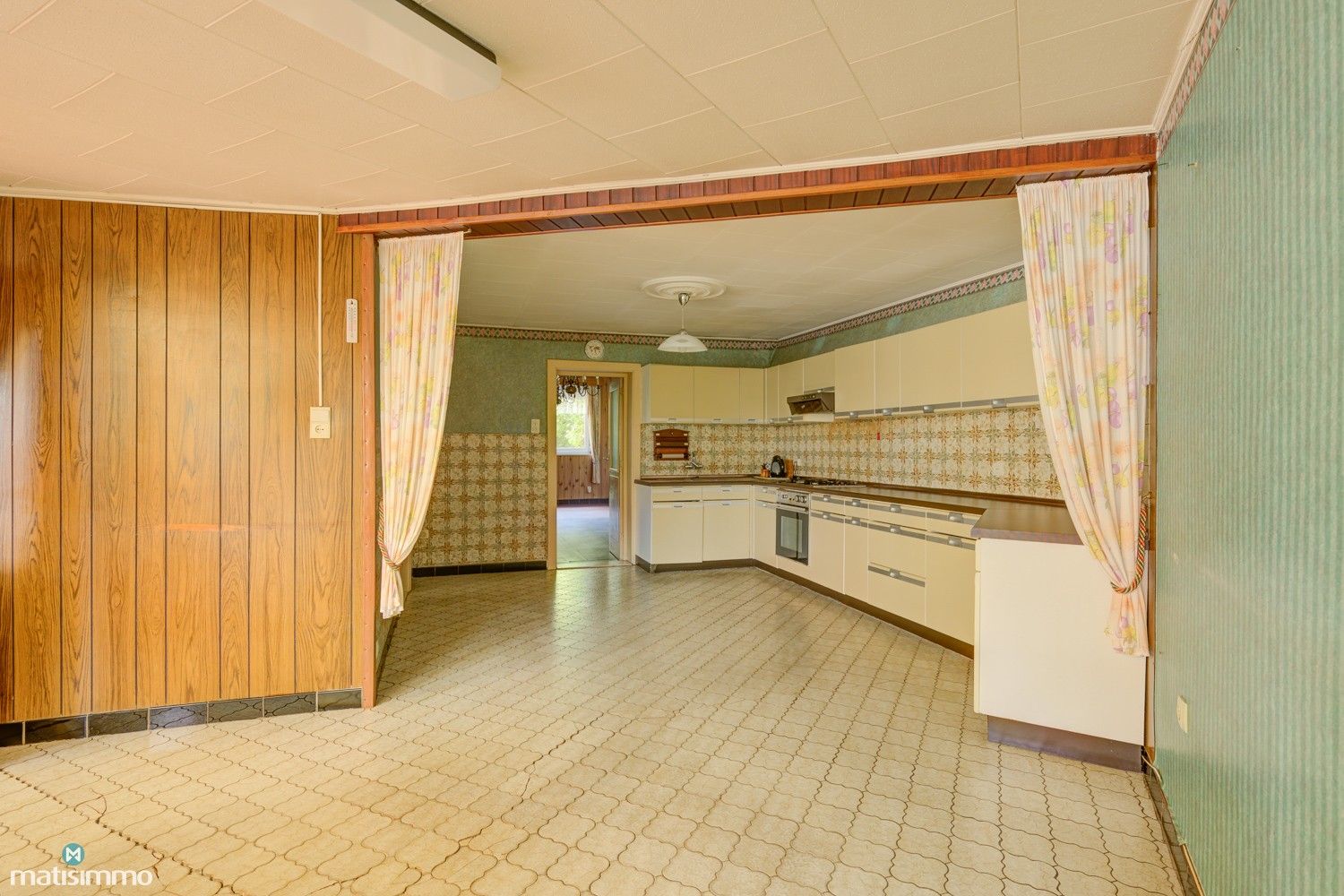 CHARMANTE EN GEZELLIGE WONING MET 4 SLAAPKAMERS, RUIME VRIJSTAANDE GARAGE EN TUIN TE GENK foto 11