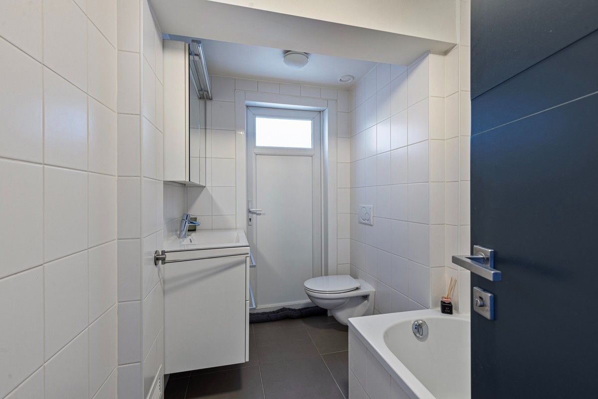 Residentieel en lichtrijk appartement met garagebox en zicht op de Leie – Toplocatie nabij Sint-Pietersstation foto 18