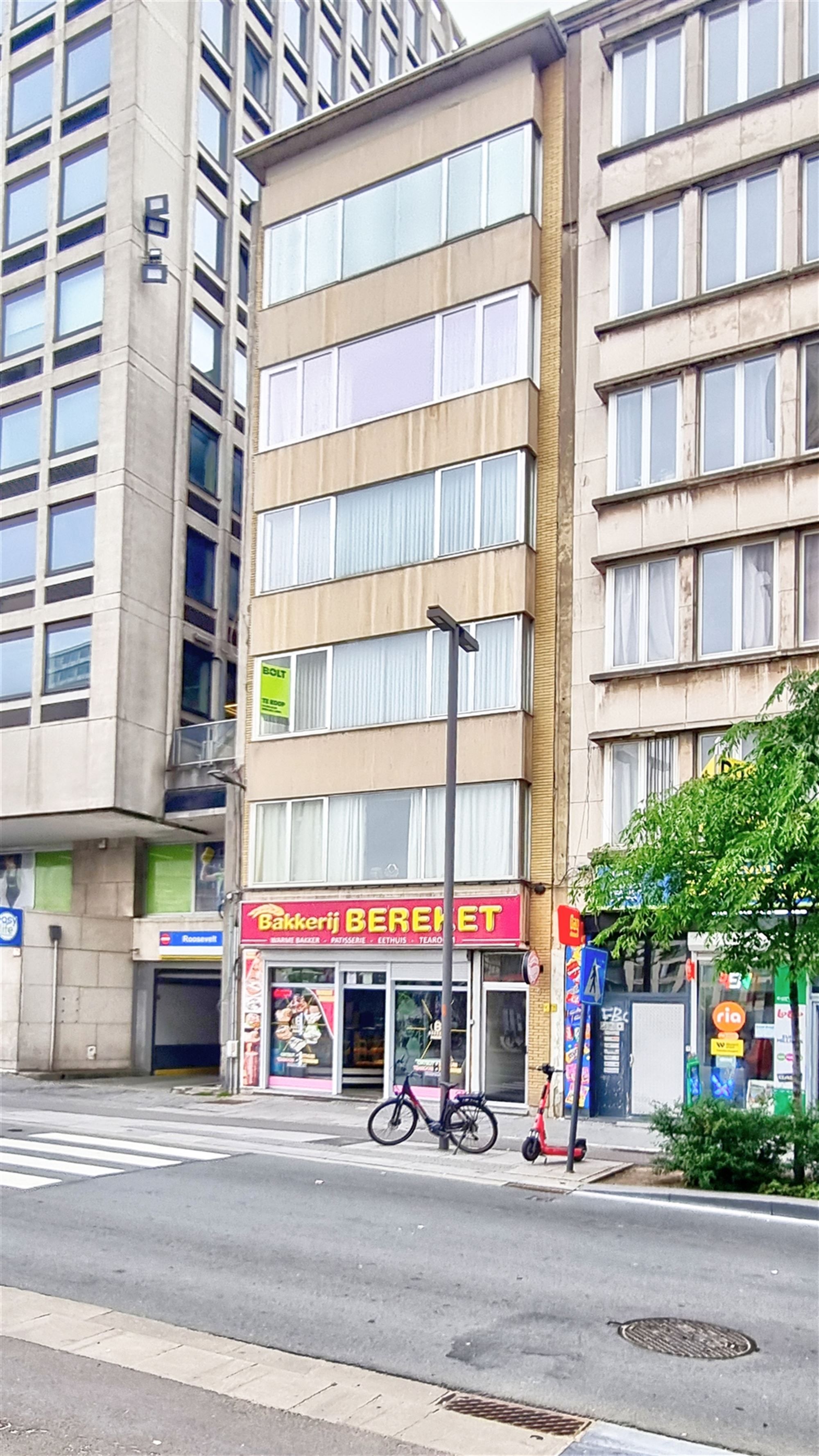 Zeer licht 3 slaapkamer appartement aan Rooseveltplaats en Opera foto 2