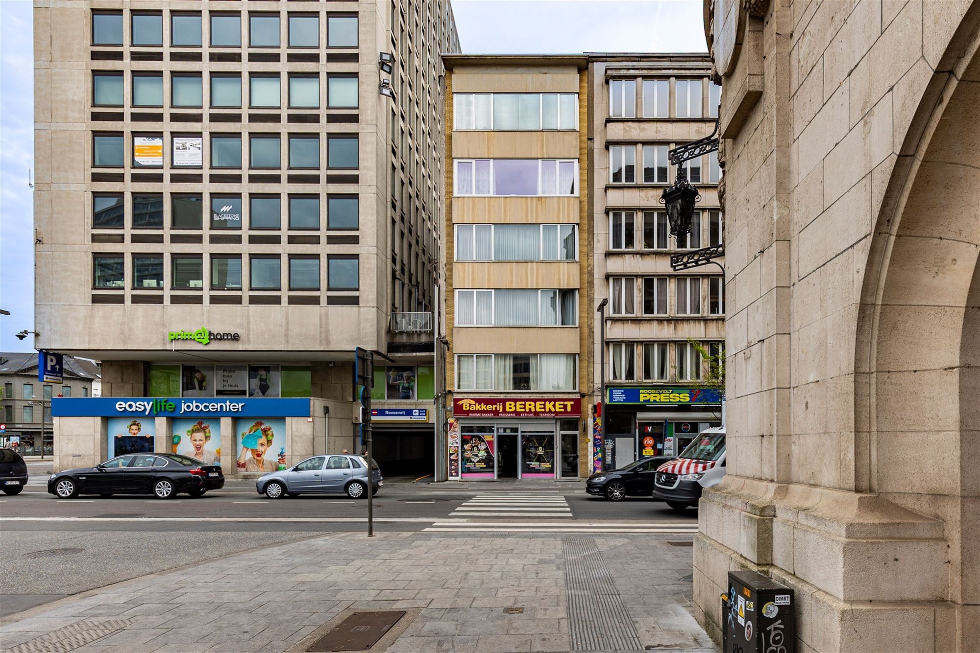 Zeer licht 3 slaapkamer appartement aan Rooseveltplaats en Opera foto 2
