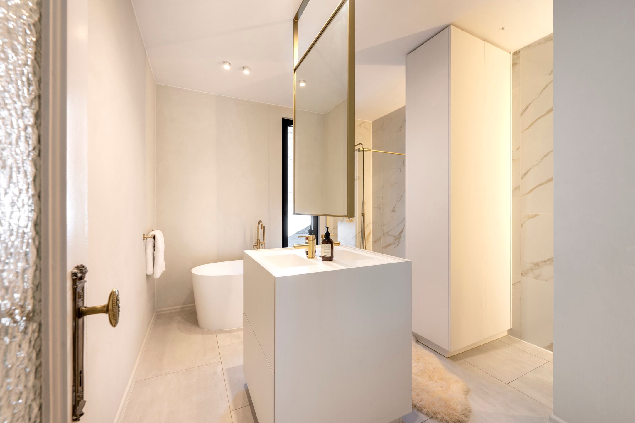 Indrukwekkend herenhuis op een toplocatie te Antwerpen Zuid. foto 16